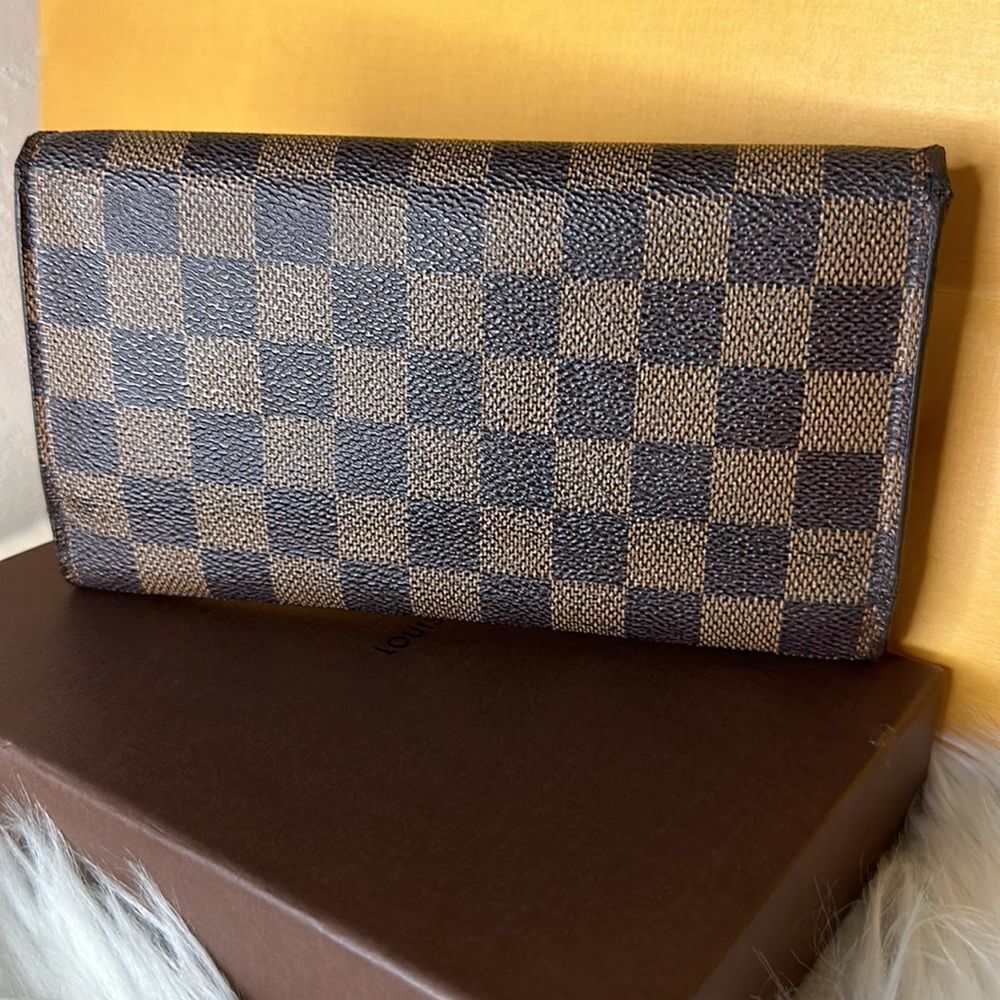 💯 Authentic Louis Vuitton DE Trifold Wallet 🍀 - Picture 4 of 14
